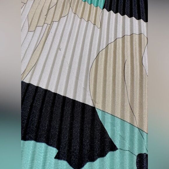 Salvatore Ferragamo Black and Blue Floral Scarf - Picture 5 of 5